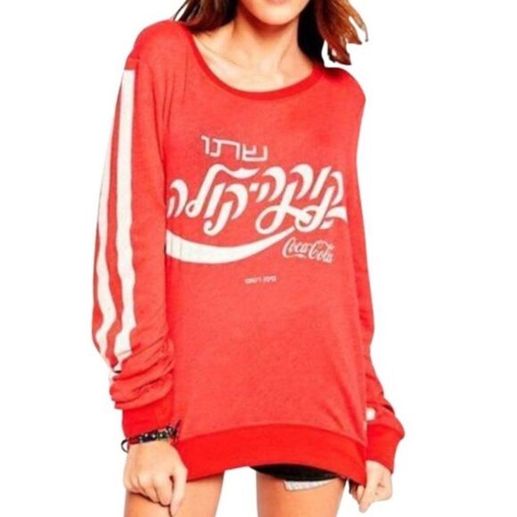 WILDFOX Coca-Cola Hebrew Graphic Crewneck Baggy Beach Jumper Pullover Sweater - Picture 1 of 8